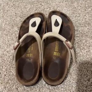 Birkenstock Gizeh Leather Sandals light gold sz 38 or 7/7.5 regular width